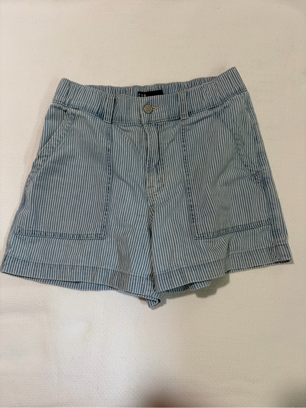 Gap Women's 4" Mid Rise Stripe Soft Denim Utility Shorts